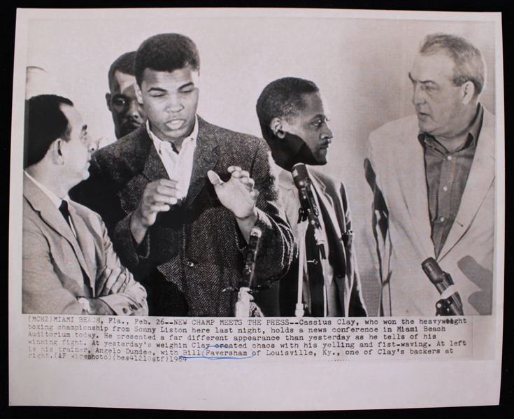 1964 Cassius Clay/Muhammad Ali 8"x10" B&W Press Photo. 