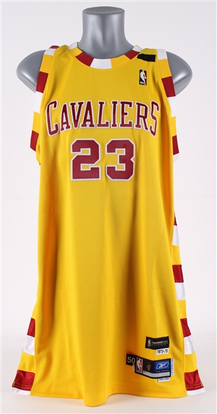 2004-05 LeBron James Cleveland Cavaliers 1976 Throwback Jersey (MEARS A5)