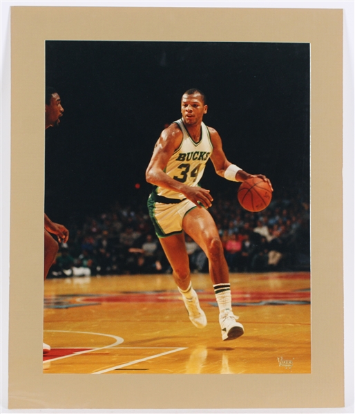 1985-86 Terry Cummings Milwaukee Bucks 20" x 24" Matted Photo 