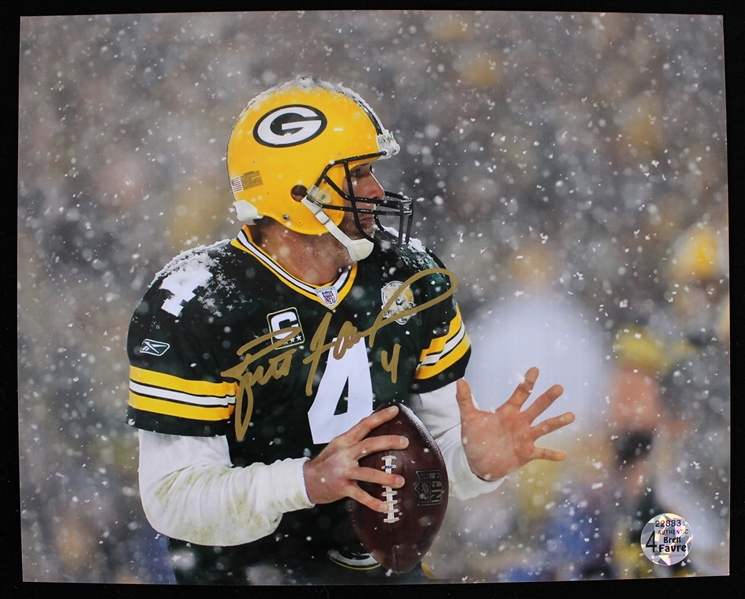 2007 Brett Favre Green Bay Packers Signed 8" x 10" Photo (Favre Holo/COA)