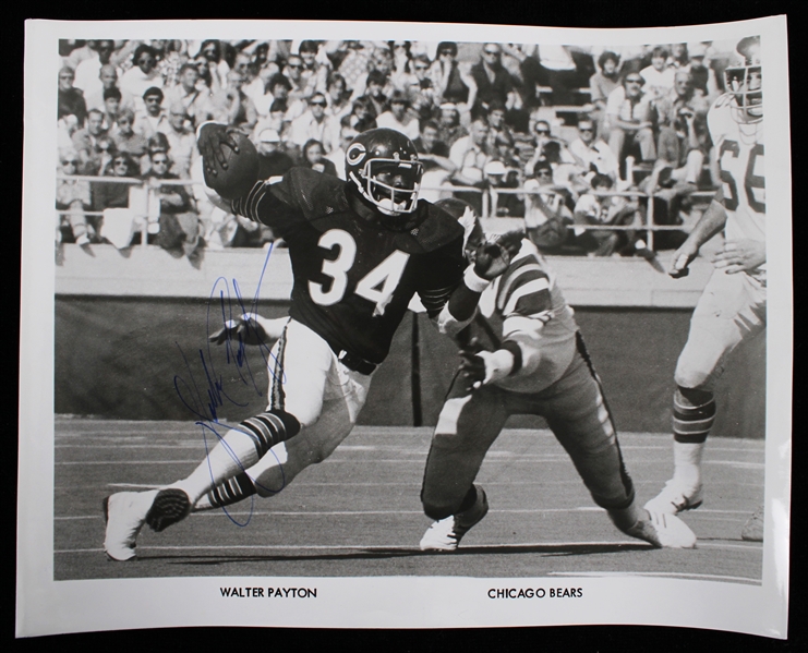 1975-87 Walter Payton (d.1999) Chicago Bears Autographed 8"x10" B&W Photo (JSA)