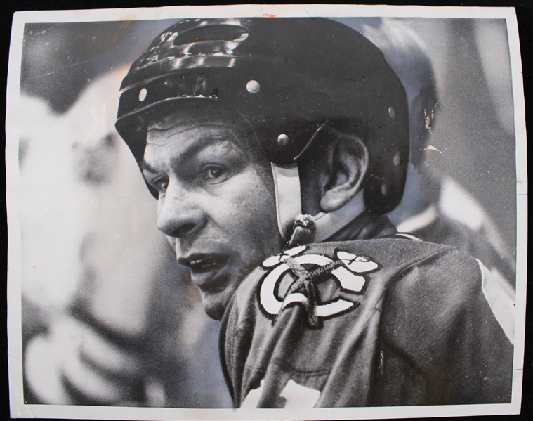 1974 Stan Mikita Chicago Blackhawks 8"x10" Original Daily News B&W Photo