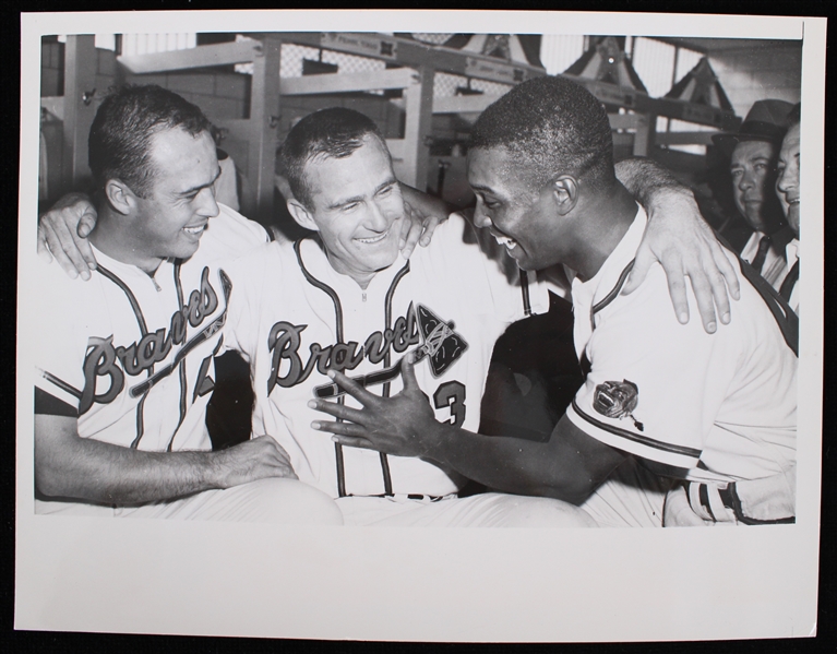 1957 Lew Burdette Eddie Mathews Wes Covington Milwaukee Braves 7"x9" Original B&W United Press Photo