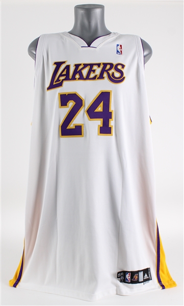 2006-07 Kobe Bryant Los Angeles Lakers Alternate Jersey (MEARS A5)