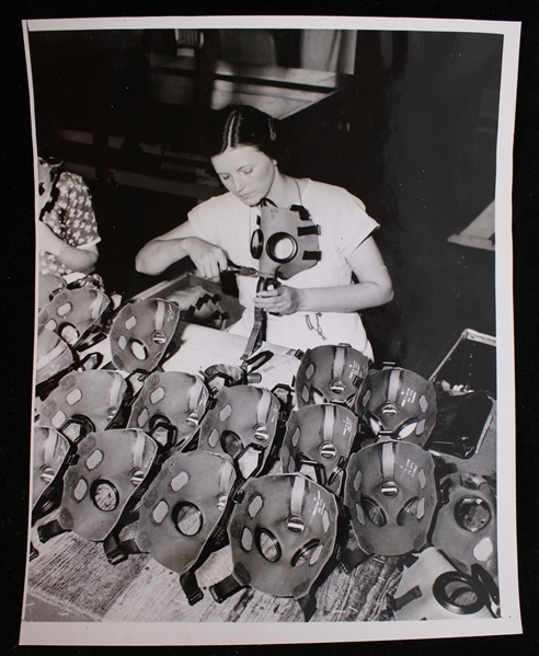 1939 U.S Army Chemical Warfare Gas Masks Tests 7"x9" Press Photo 