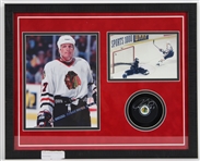 1988-96 Jeremy Roenick Chicago Blackhawks Photo & Signed Puck w/ 18"x22" Frame *JSA*