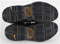 2007 Kobe Practice Worn shoes (worn in practice in 10/10/2007 in Hawaii - Honolulu University) (MEARS LOA)