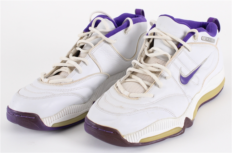 2000 Vince Carter Toronto Raptors Game Worn Shoes (MEARS LOA)